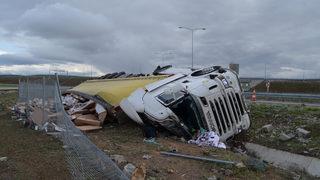 Sürücü koltuğundaki kahreden detay... Feci kazada TIR şoförü hayatını kaybetti