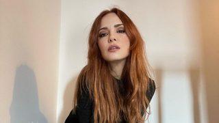 Mine Tugay sütyenli pozlarıyla olay olmuştu! Köpeğiyle paylaşım yaptı: İyi fikir evlat