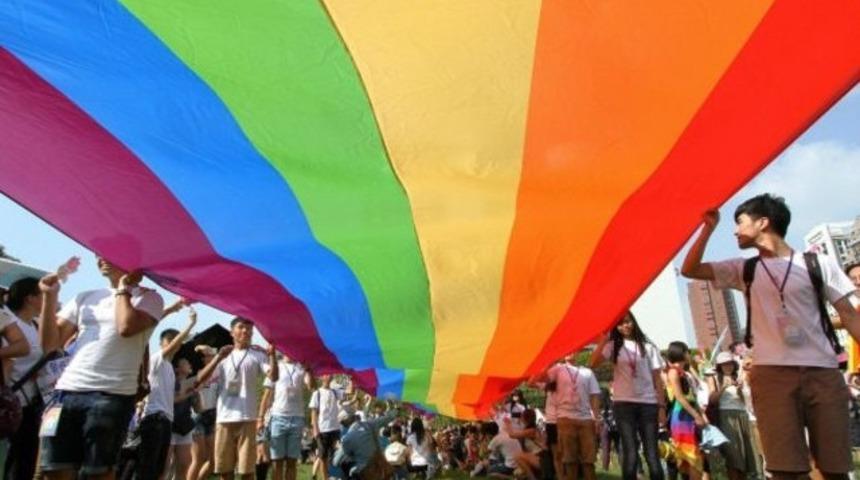 Bel&ccedil;ika: &Ccedil;ocuk yaşta cinsiyet değiştirme talebinde artış