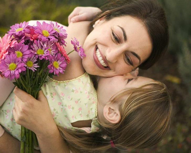 ANNELER GÜNÜ MESAJLARI VE SÖZLERİ 2022! Anneler Günü mesajları ve Whatsapp için en özel, en güzel resimli kutlama sözleri