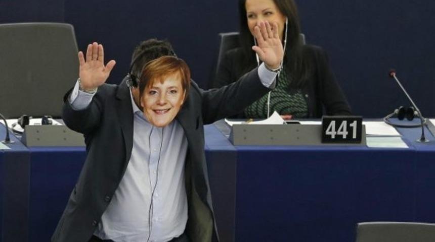 AP'de Nazi selamı veren iki sağcı milletvekiline ceza