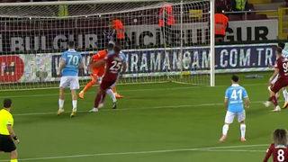 Ne yaptın Uğurcan Çakır! Maçtaki herkes bir anda dondu kaldı...