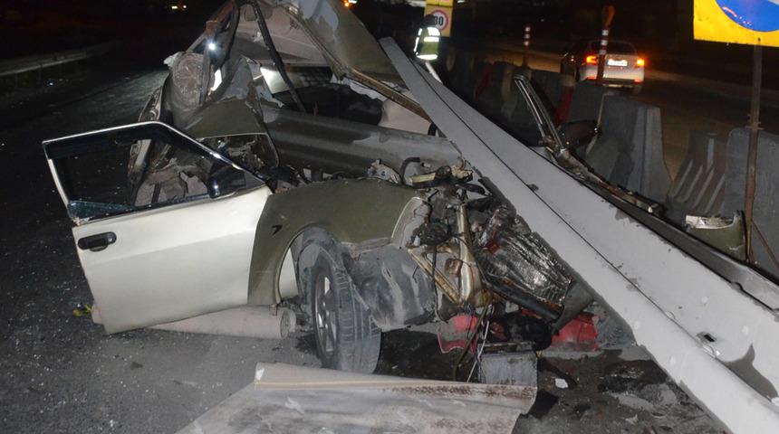 Feci kaza! Bariyere ok gibi saplandı