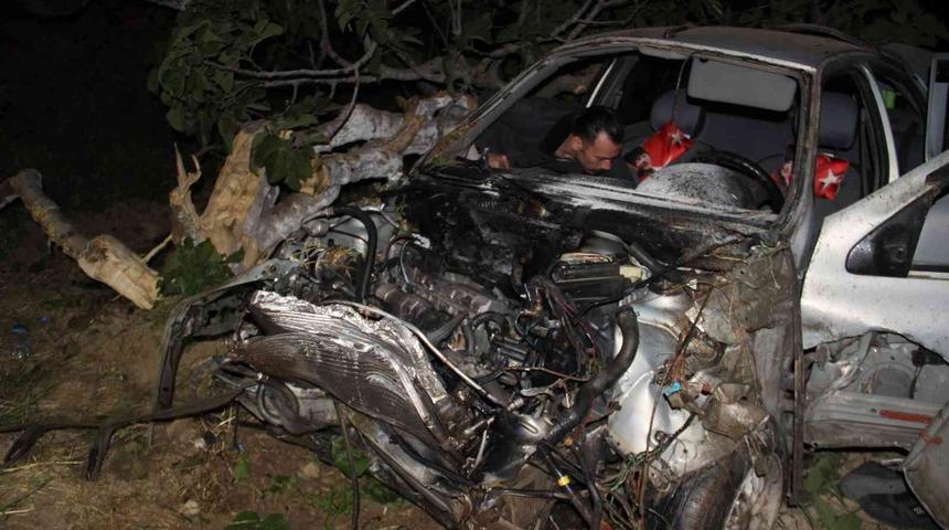 Aydın'da feci kaza! 120 km hızla giderken yoldan çıktı, bahçeye uçtu