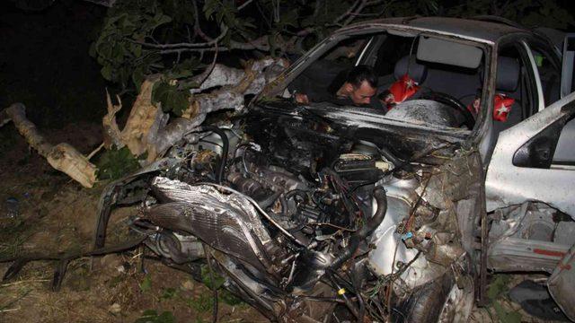 Aydın'da feci kaza! 120 km hızla giderken yoldan çıktı, bahçeye uçtu