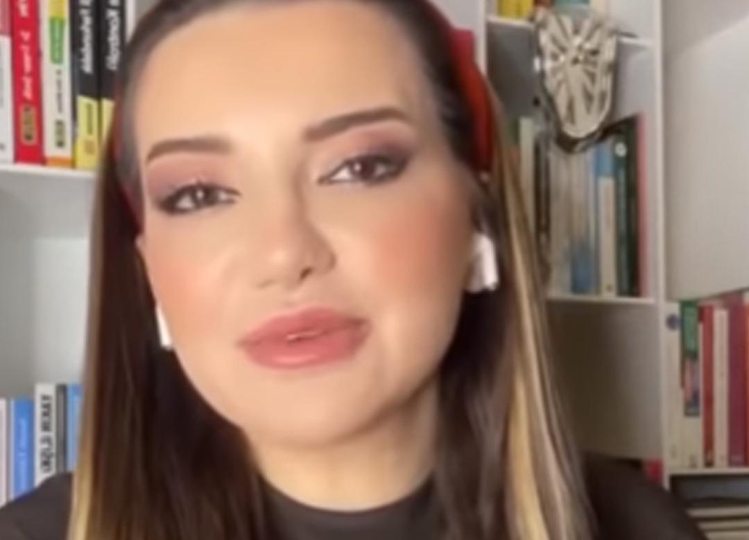 Psikolog Esra Ezmeci'ye gelen akılalmaz soru! "Kocam ayak parmaklarımı emerek..."