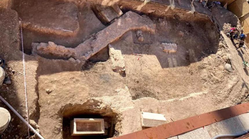 İstanbul'da heyecanlandıran keşif! Sur dışında ilk kez bulundu: Aynı mezarda iki ceset...