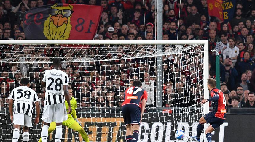 Juventus, Genoa karşısında son dakikalarda gelen gollerle yıkıldı