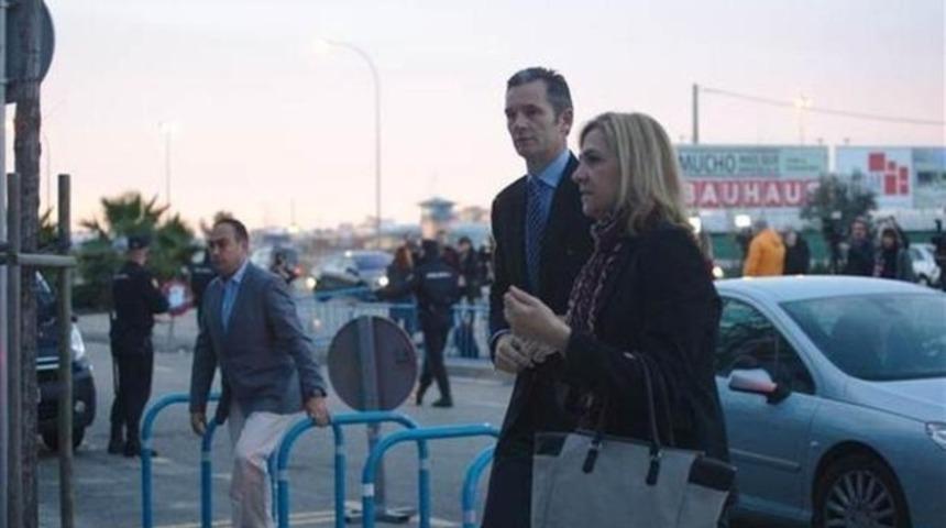 Prenses ve eşi yolsuzluktan yargı önünde