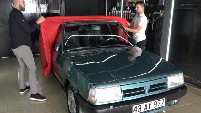 Fabrikadan çıktığı haliyle muhafaza etti, 125 bin TL'ye sattı! Yeni sahibine çekiciyle gitti