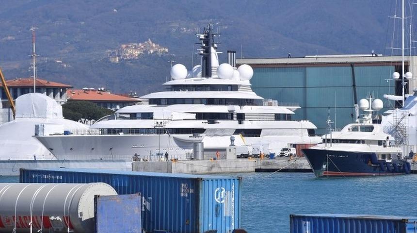 Putin'e ait olduğu iddia edilen s&uuml;per yat İtalya'da bloke edildi