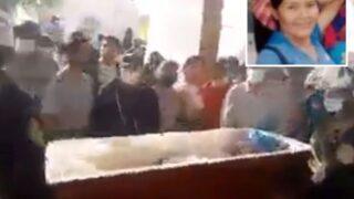 Herkesi korkuttu! Kendi cenazesinde bir anda dirilen kadın tabuta vurarak çevredekileri uyardı