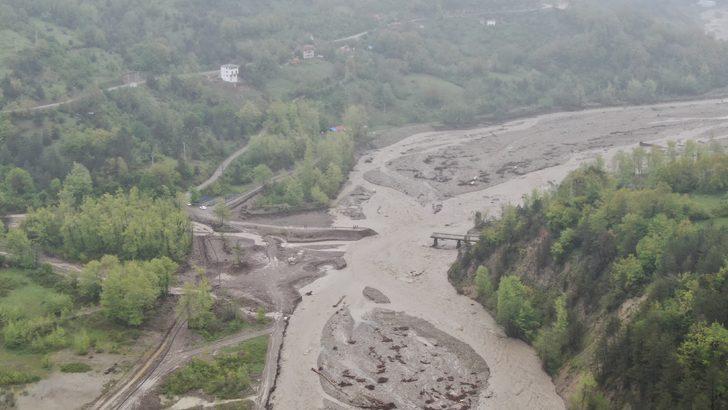 Köydekiler korkudan evlerine giremiyorlar: Sadece helikopterle gidilebiliyor G2