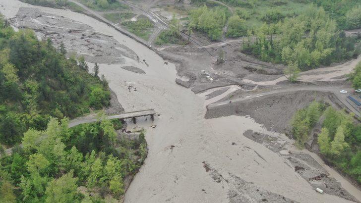 Köydekiler korkudan evlerine giremiyorlar: Sadece helikopterle gidilebiliyor G3
