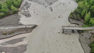 Köydekiler korkudan evlerine giremiyorlar: Sadece helikopterle gidilebiliyor