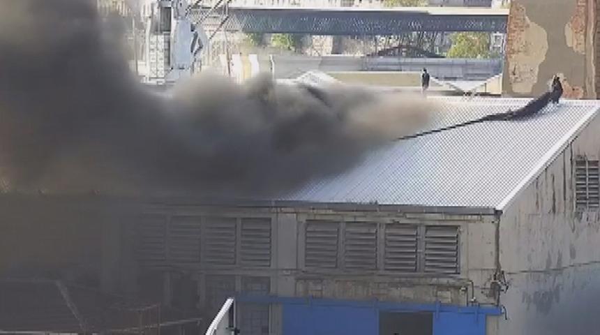 Son dakika: Haliç Tersanesi'nde korkutan yangın! Ekipler hemen müdahale etti yangın söndürüldü