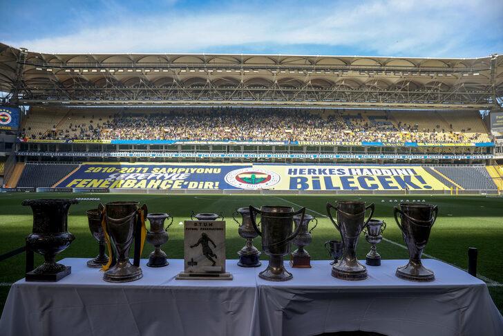 Son dakika: Fenerbahçe'nin taraftara açık antrenmanında olay! 2010/11 sezonu kupası... G2