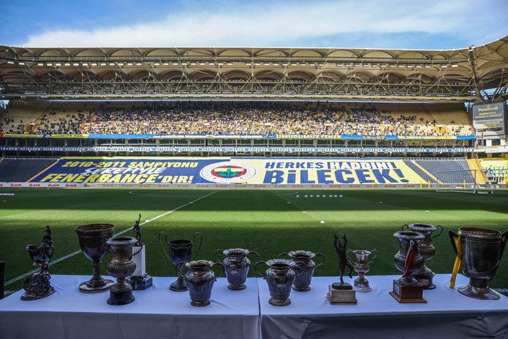 Son dakika: Fenerbahçe'nin taraftara açık antrenmanında olay! 2010/11 sezonu kupası... G4