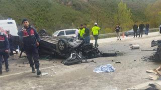 D-100'de feci kaza! Hafif ticari araç ile minibüs çarpıştı: 3 ölü, 12 yaralı