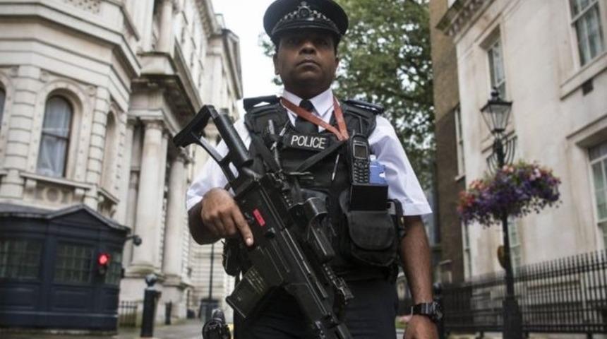 Londra'da silahlı polis sayısı artırılıyor