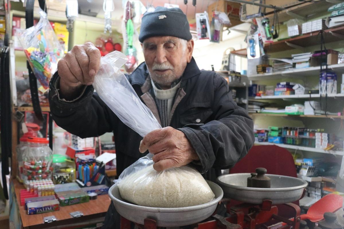 71 yıllık bakkaldan "d&uuml;r&uuml;stl&uuml;k" vurgusu