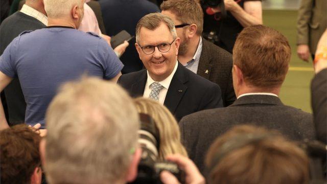 DUP lideri Jeffrey Donaldson, partisinin seçim sonuçlarını kabul etmeyeceğini söylüyor.