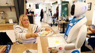 Los Angeles’ta Robot Garsonlar