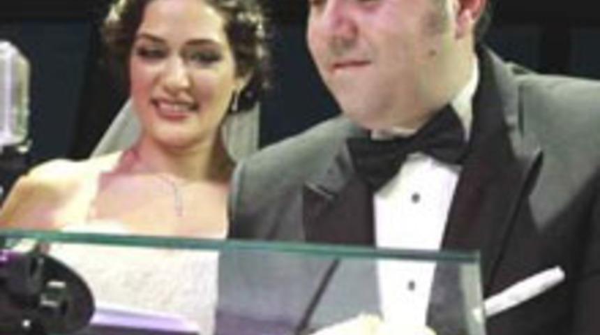 D&uuml;ğ&uuml;n Tarihini A&ccedil;ıkladı