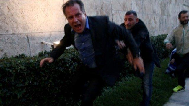 Atina'da 'soykırım' protestosunda milletvekiline dayak