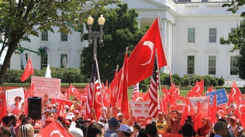  Beyaz Saray &ouml;n&uuml;nde 'Darbeye Karşı Demokrasi' mitingi