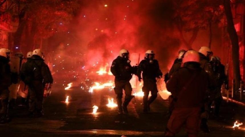 Atina’nın merkezi savaş alanına döndü