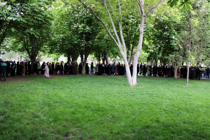 Yer: Kayseri! Geceden sıraya girdiler, 1 saatte tükendi G2