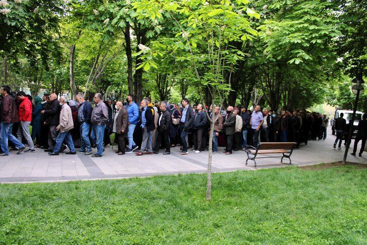 Yer: Kayseri! Geceden sıraya girdiler, 1 saatte tükendi G4