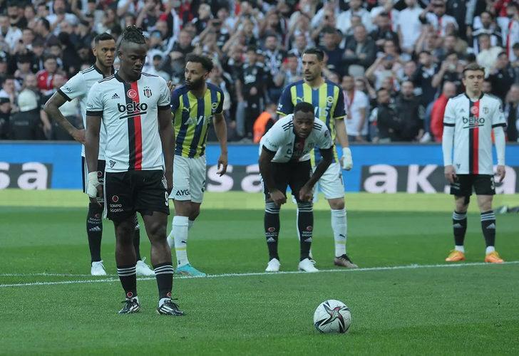 Beşiktaş-Fenerbahçe maçında penaltı tartışması! Kural ihlali...