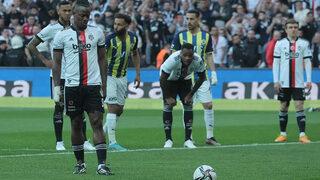 Beşiktaş-Fenerbahçe maçında penaltı tartışması! Kural ihlali...