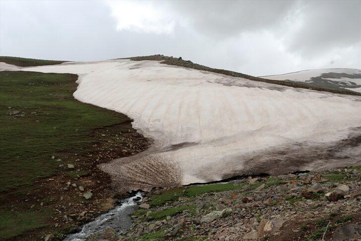 Aras Dağları'nın eteğindeki köylerde iki mevsim bir arada yaşanıyor G3