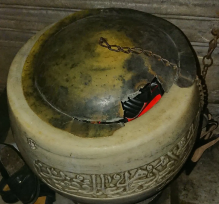 Akılalmaz görüntü! 'Ayasofya Camii'nde tarihi su haznesi ayakkabılık oldu' iddiası