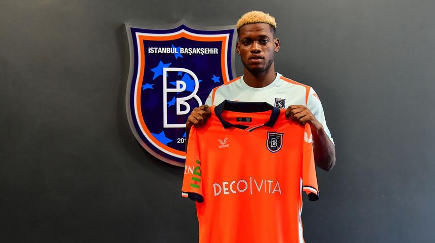 Medipol Başakşehir, Francis Nzaba'yı 3 yıllığına kadrosuna kattı