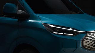 Türkiye'de üretilecek! Ford, E-Transit Custom'un üzerindeki örtüyü kaldırdı