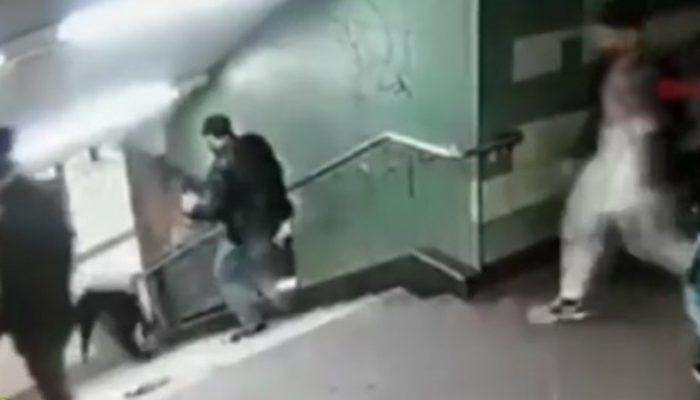 Metroda kadına tekmeli saldırı: Almanya ayağa kalktı