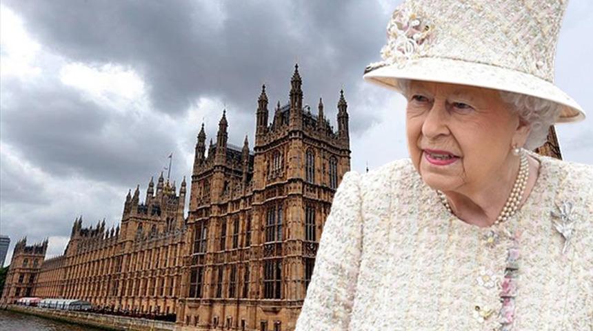 59 yıl sonra Kraliçe Elizabeth'ten bir ilk! İstemeyerek de olsa...