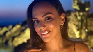 Ünlü sunucu Buket Aydın'dan göğüs dekolteli poz! Bu güzelliğe hayranım