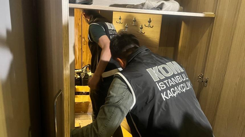 Polisleri bile şaşırttı! Vestiyerdeki gizli kapının ardında kaçak içki deposu çıktı