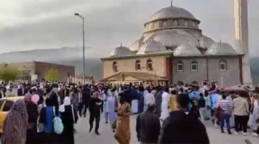 Karabük 100. Yıl Camii'nde bayram namazı sonrası görüntülere Karabük Valiliği'nden açıklama