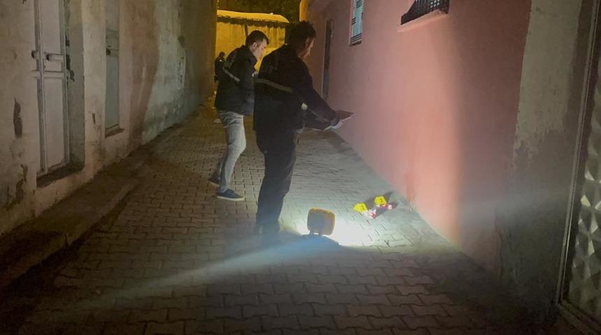 Şanlıurfa'da sokakta doğum yaptı, bebeğini poşete koyarak bıraktı!