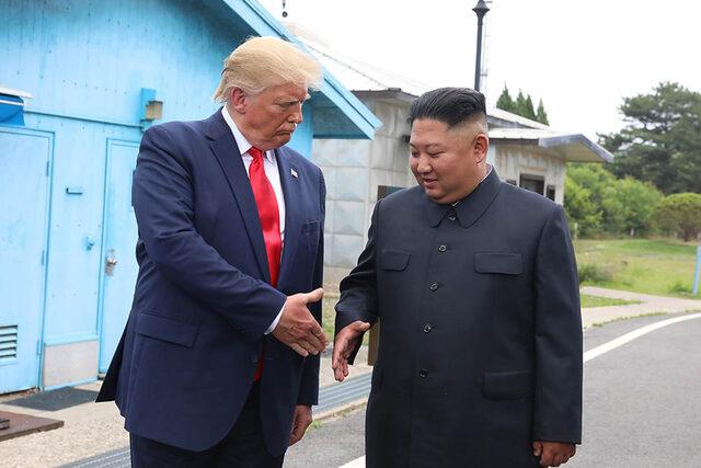 Başkan Trump ve Kuzey Kore lideri Kim Jong-un tarihi bir zirvede buluşmuştu.