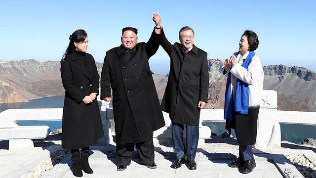 Kim Jong-un ve Güney Kore Cumhurbaşkanı Moon Jae-in 2018'de üç kez buluştu.