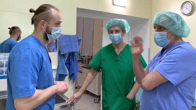Ukrayna da hayat kurtaran Suriyeli doktor:  Savaş alanında değilseniz, b&ouml;yle yaraları asla g&ouml;rmezsiniz  3