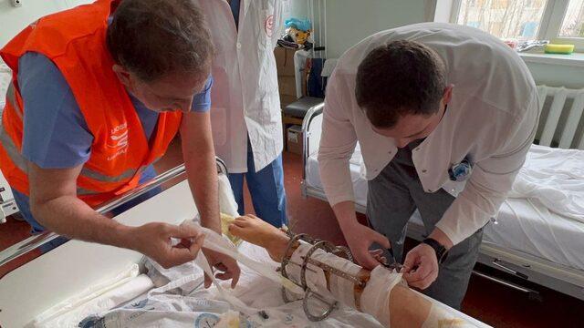 Ukrayna da hayat kurtaran Suriyeli doktor:  Savaş alanında değilseniz, b&ouml;yle yaraları asla g&ouml;rmezsiniz  7