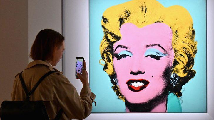Ressam Andy Warhol'un, Marilyn Monroe tablosu 195 milyon dolarla rekor kırdı